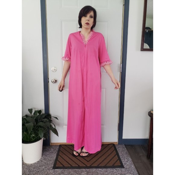 70s‎ Pink Robe - Picture 1 of 5